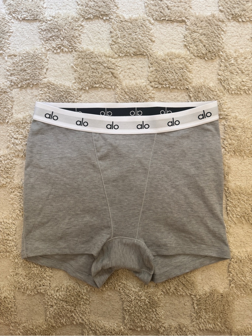 Alo Ribbed Grey Boxer Shorts – Size M